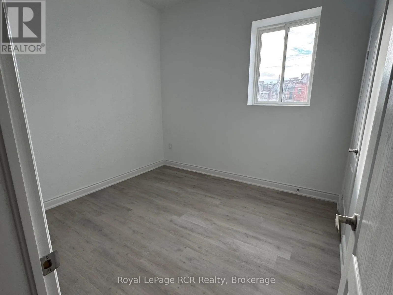 1 - 828 3RD AVENUE E, #1