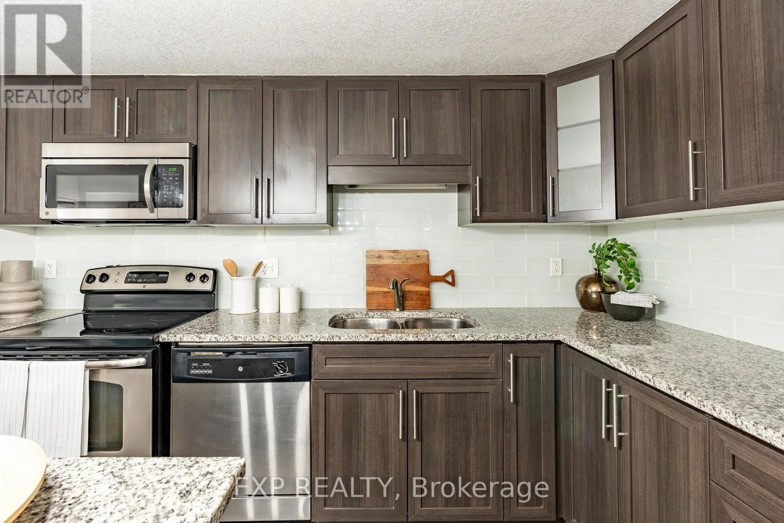 18 - 1662 FISCHER HALLMAN ROAD