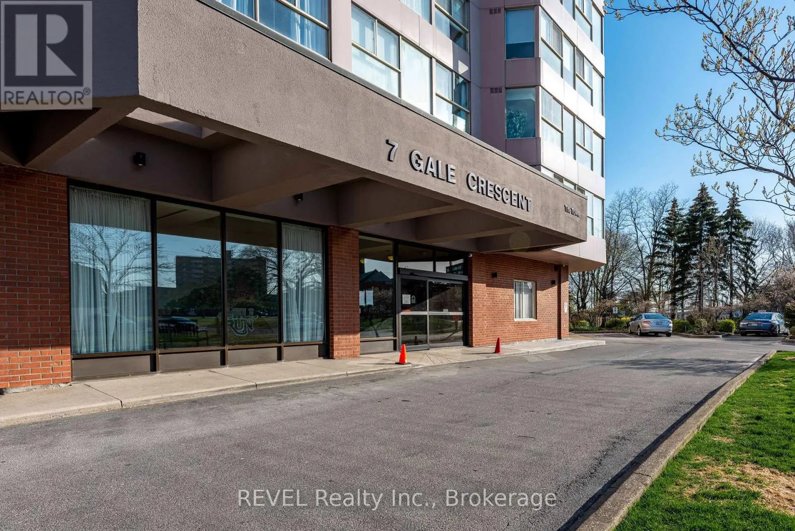 PH 4 - 7 GALE CRESCENT, #PH 4