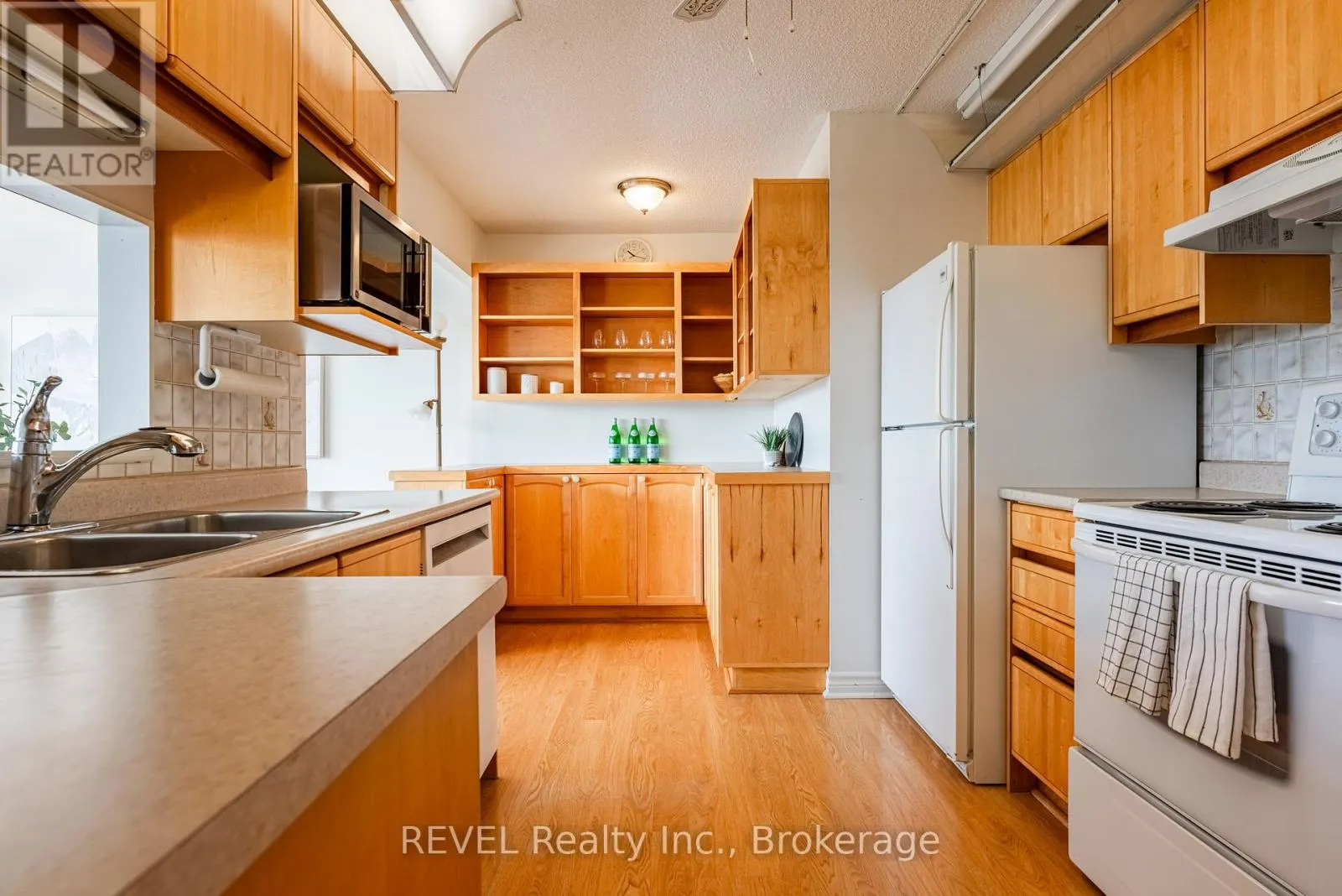 PH 4 - 7 GALE CRESCENT, #PH 4