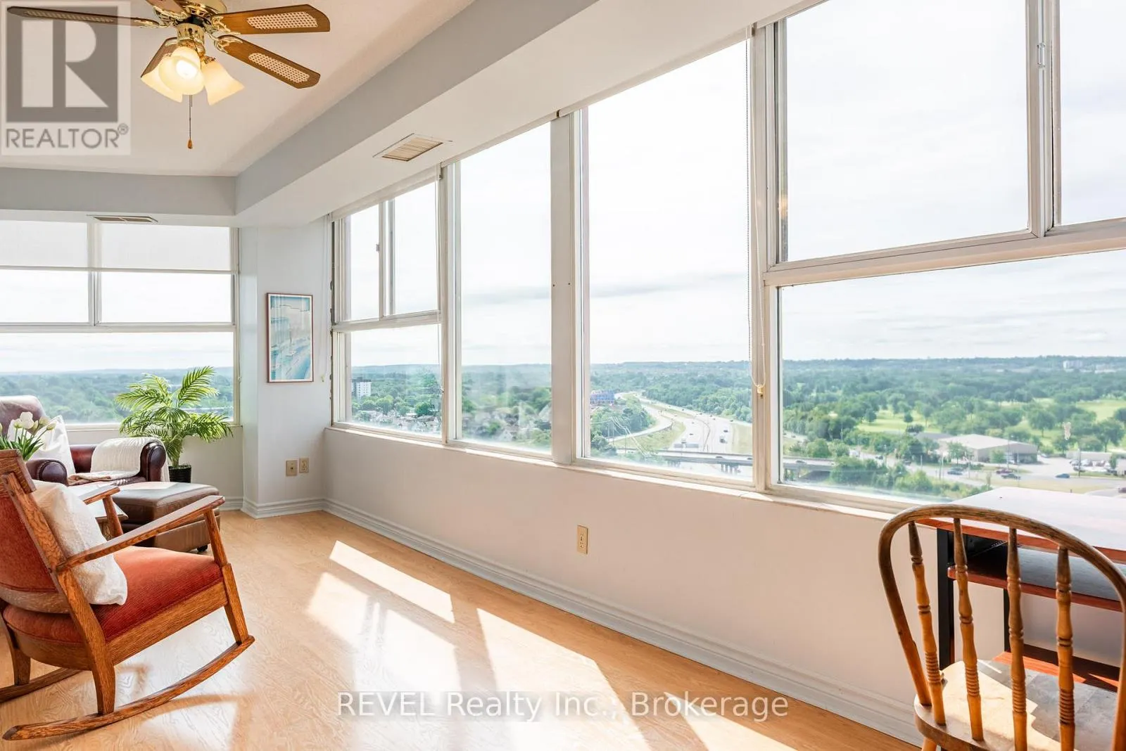 PH 4 - 7 GALE CRESCENT, #PH 4