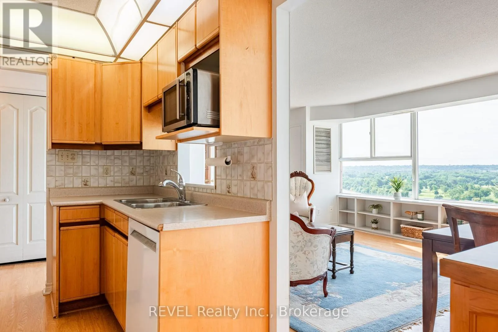 PH 4 - 7 GALE CRESCENT, #PH 4