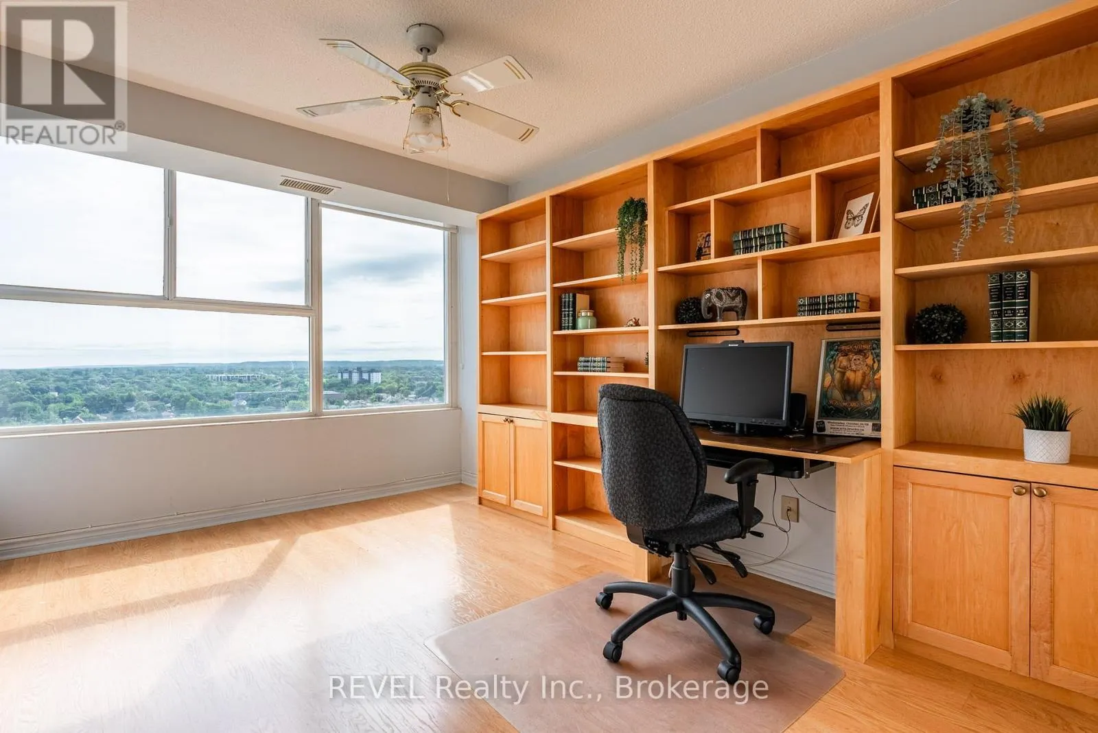PH 4 - 7 GALE CRESCENT, #PH 4