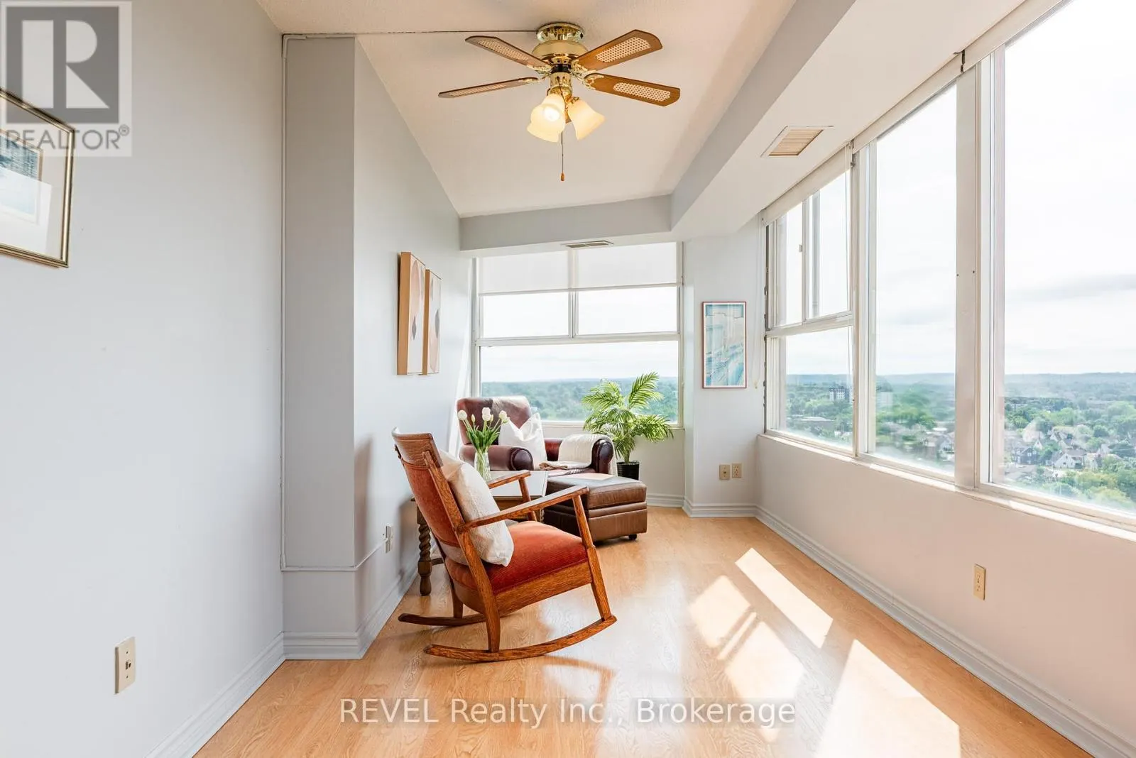 PH 4 - 7 GALE CRESCENT, #PH 4