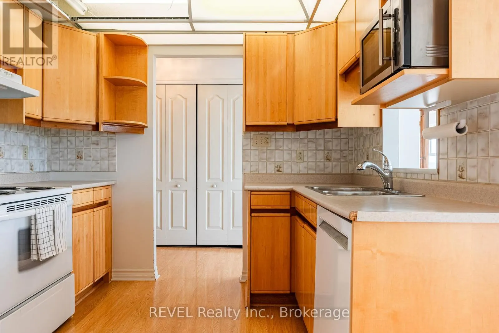 PH 4 - 7 GALE CRESCENT, #PH 4
