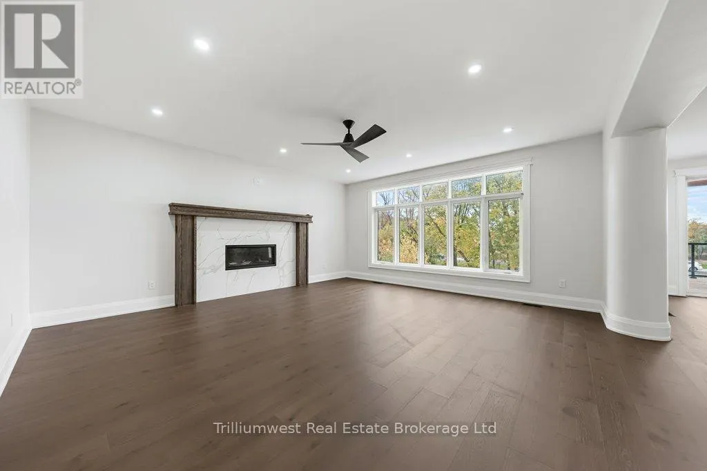 47 WHITCOMBE WAY