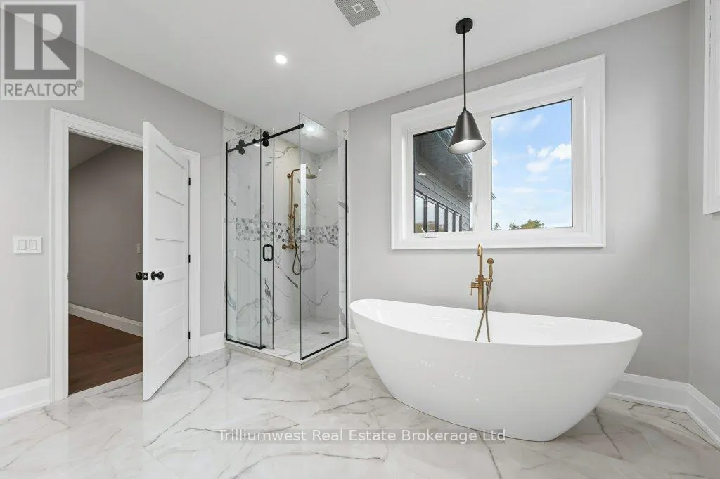 47 WHITCOMBE WAY