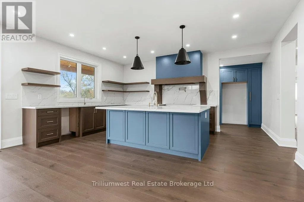47 WHITCOMBE WAY