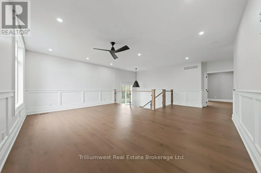 47 WHITCOMBE WAY