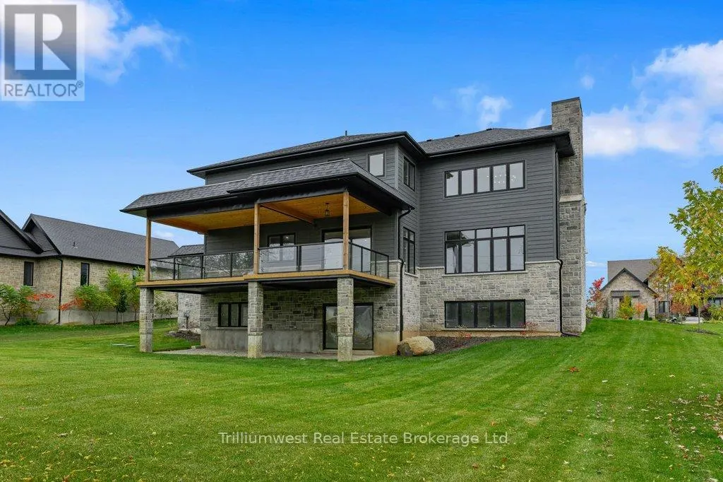47 WHITCOMBE WAY