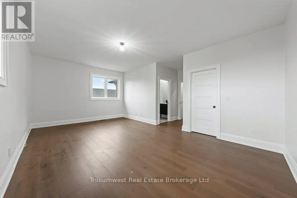 47 WHITCOMBE WAY