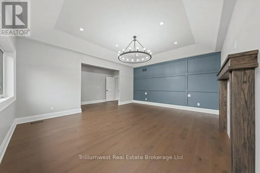 47 WHITCOMBE WAY