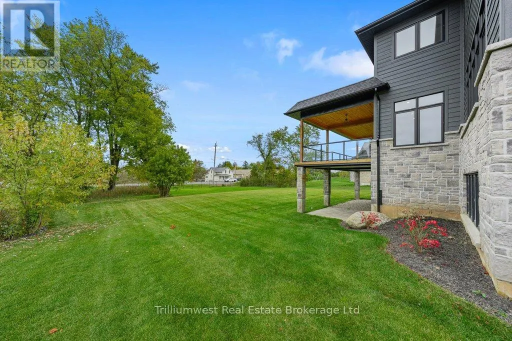 47 WHITCOMBE WAY