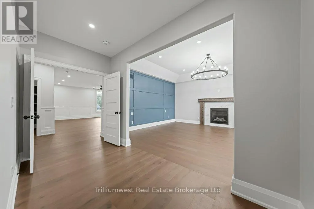 47 WHITCOMBE WAY