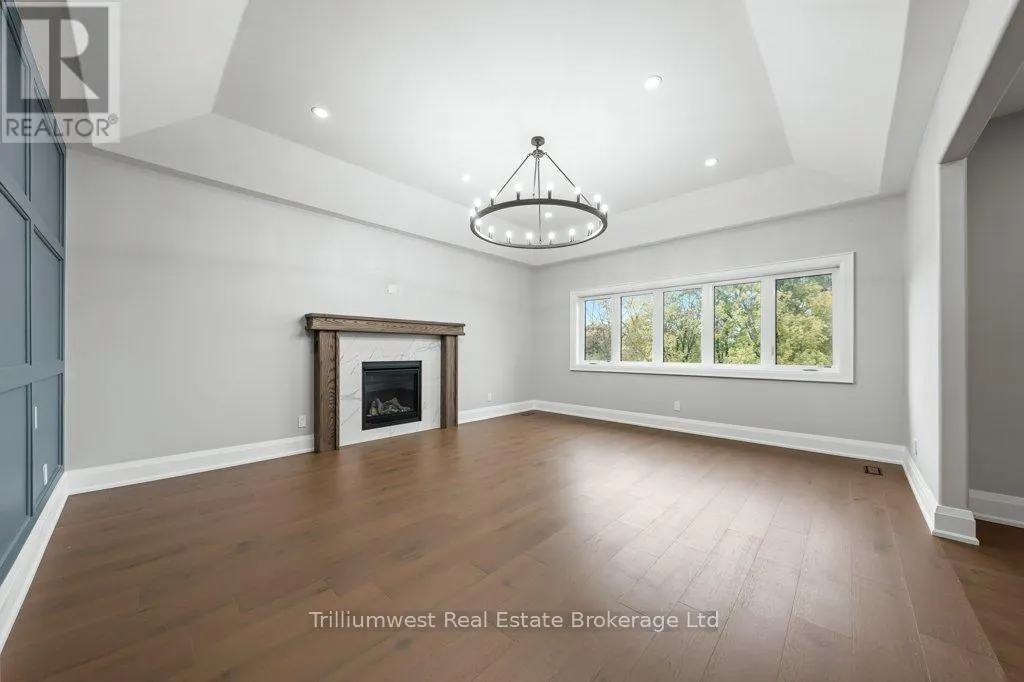 47 WHITCOMBE WAY