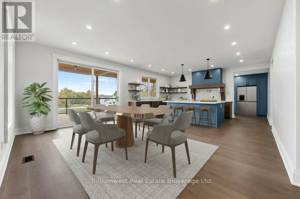 47 WHITCOMBE WAY