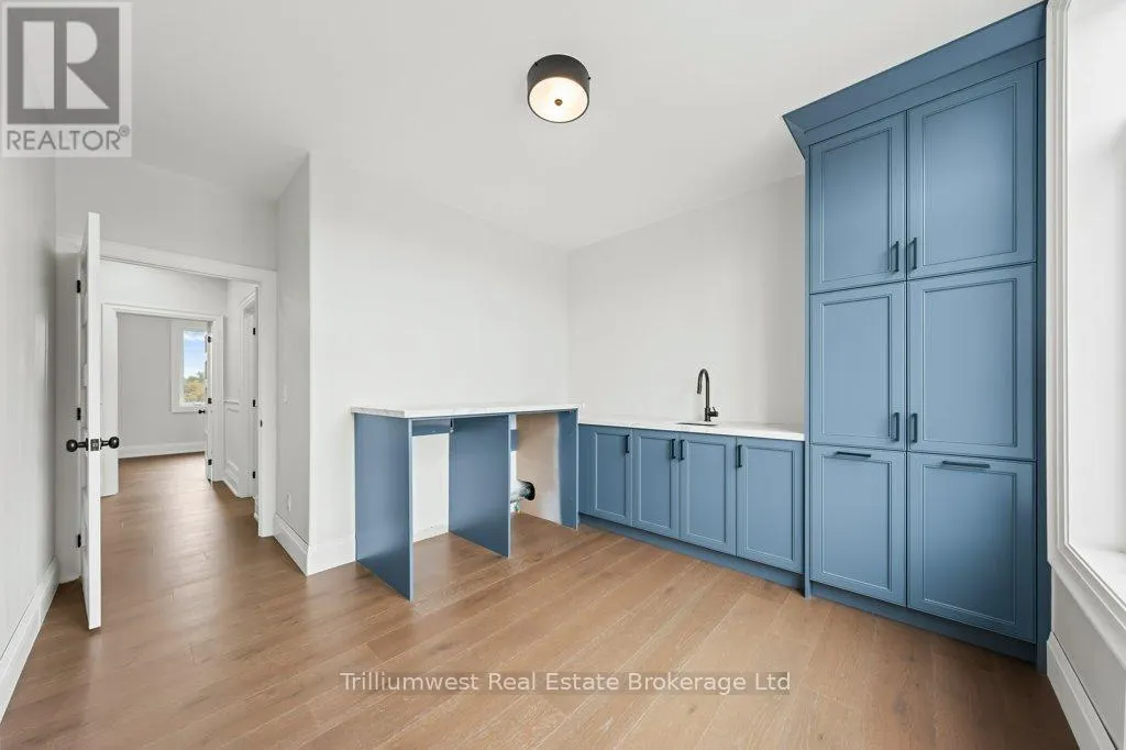 47 WHITCOMBE WAY
