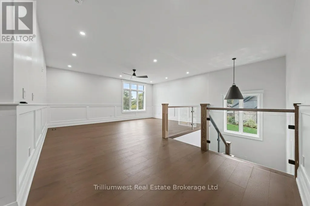 47 WHITCOMBE WAY