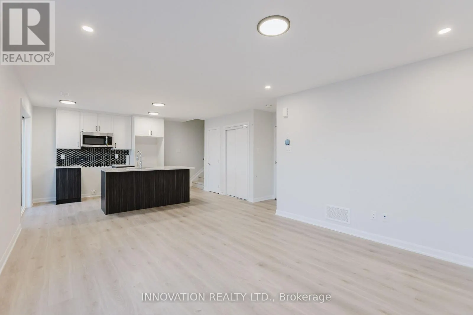 801 - UNIT #15 GLENROY GILBERT DRIVE