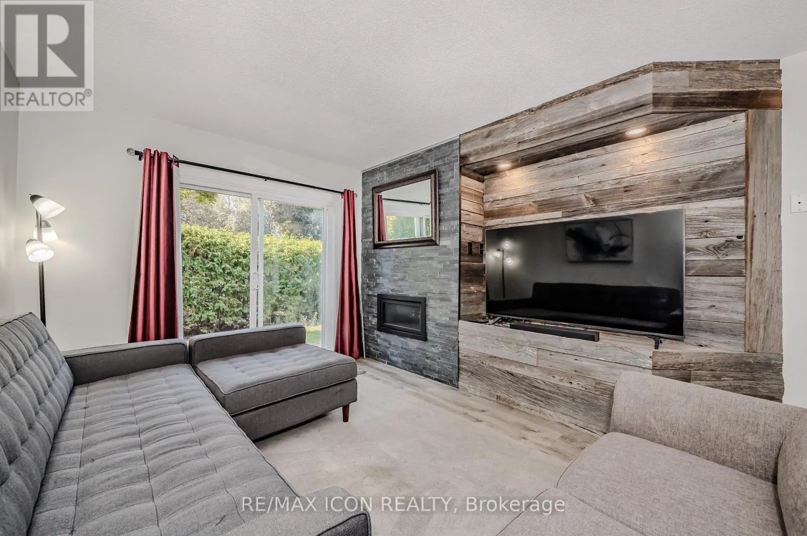 12 - 337 KINGSWOOD DRIVE