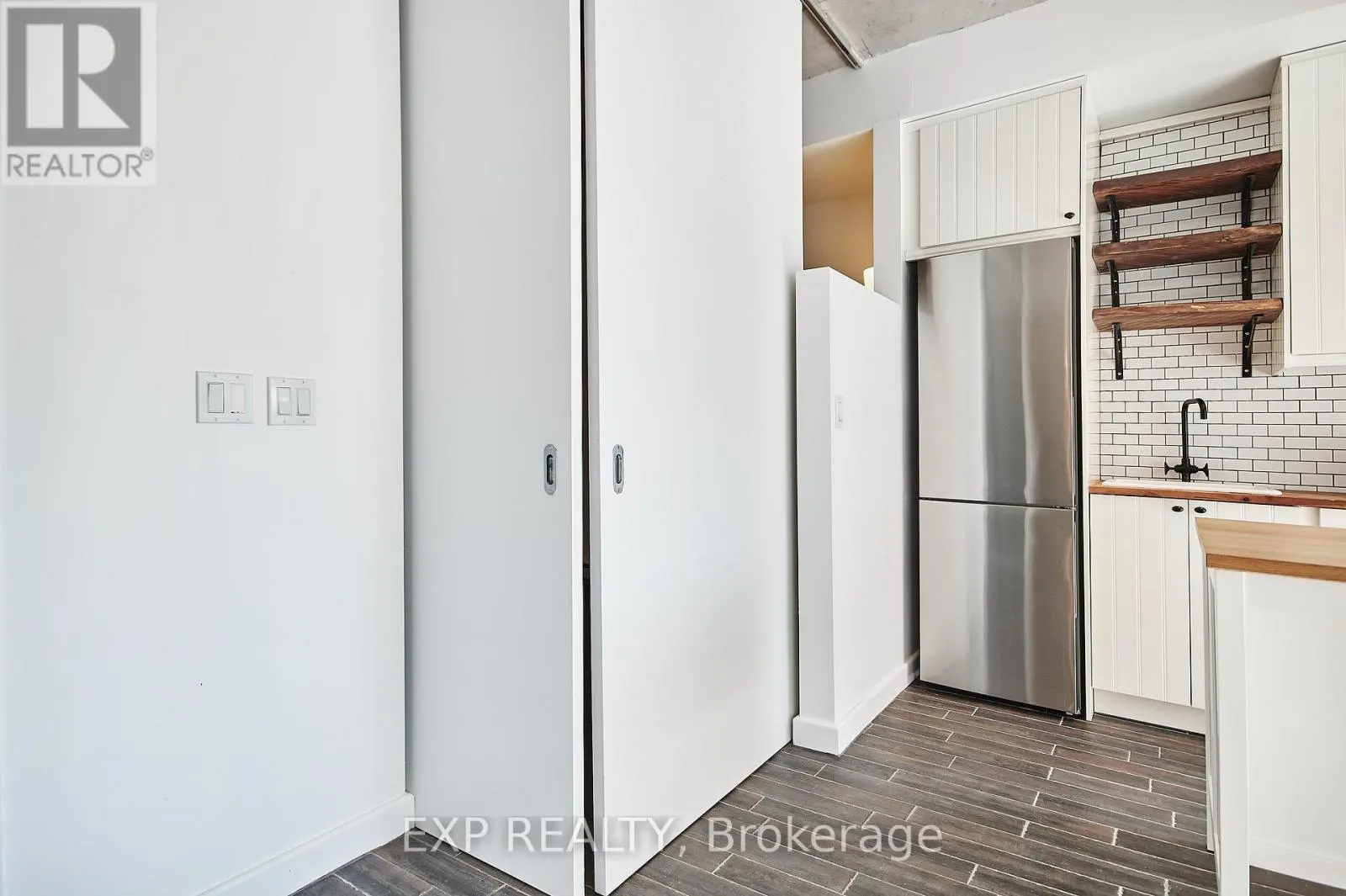 606 - 180 YORK STREET