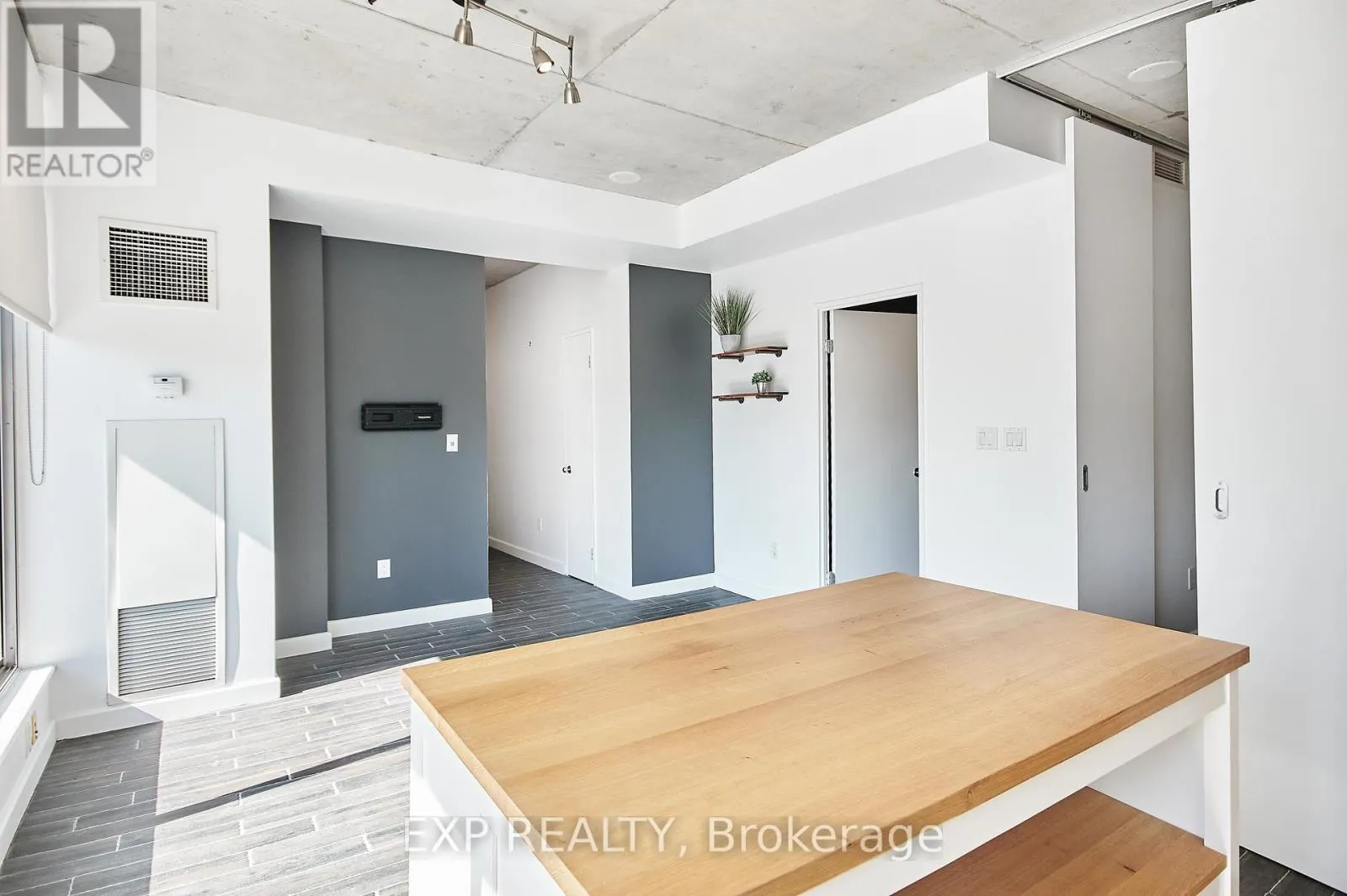606 - 180 YORK STREET