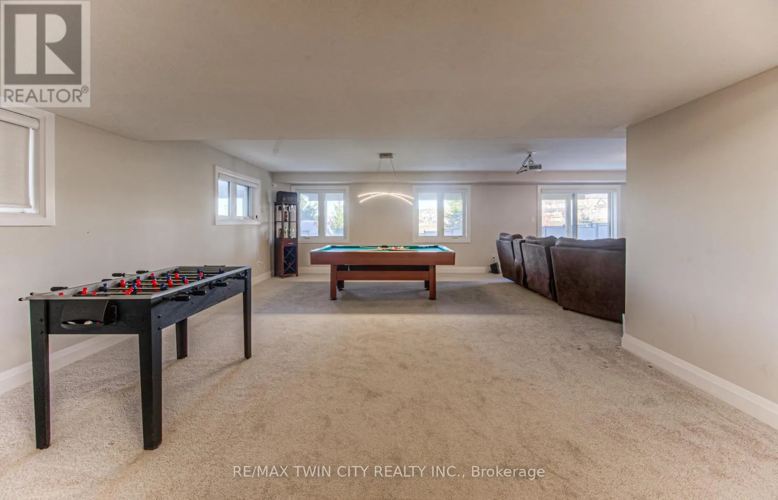 904 THOMAS PEDDER COURT