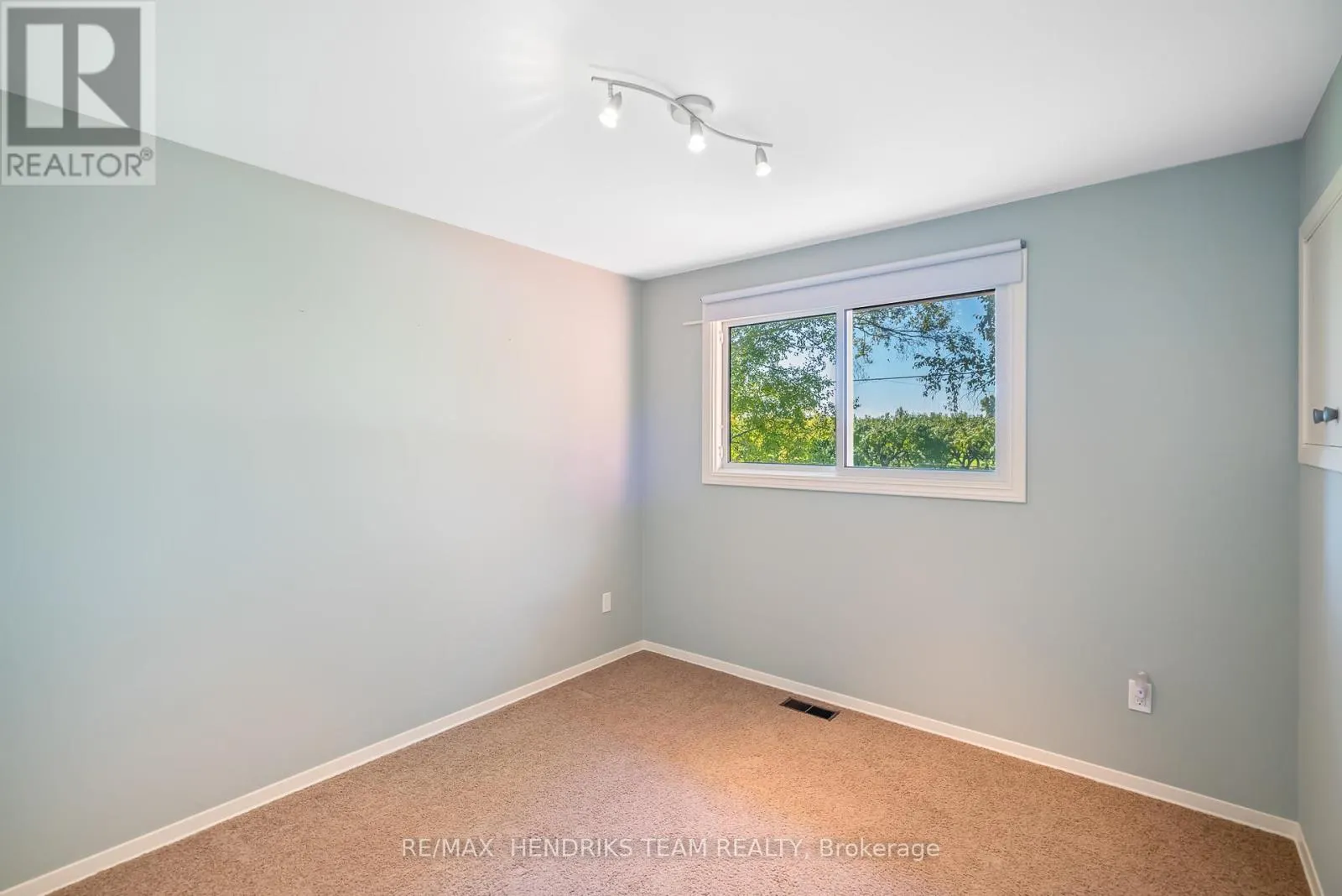 1521 IRVINE ROAD