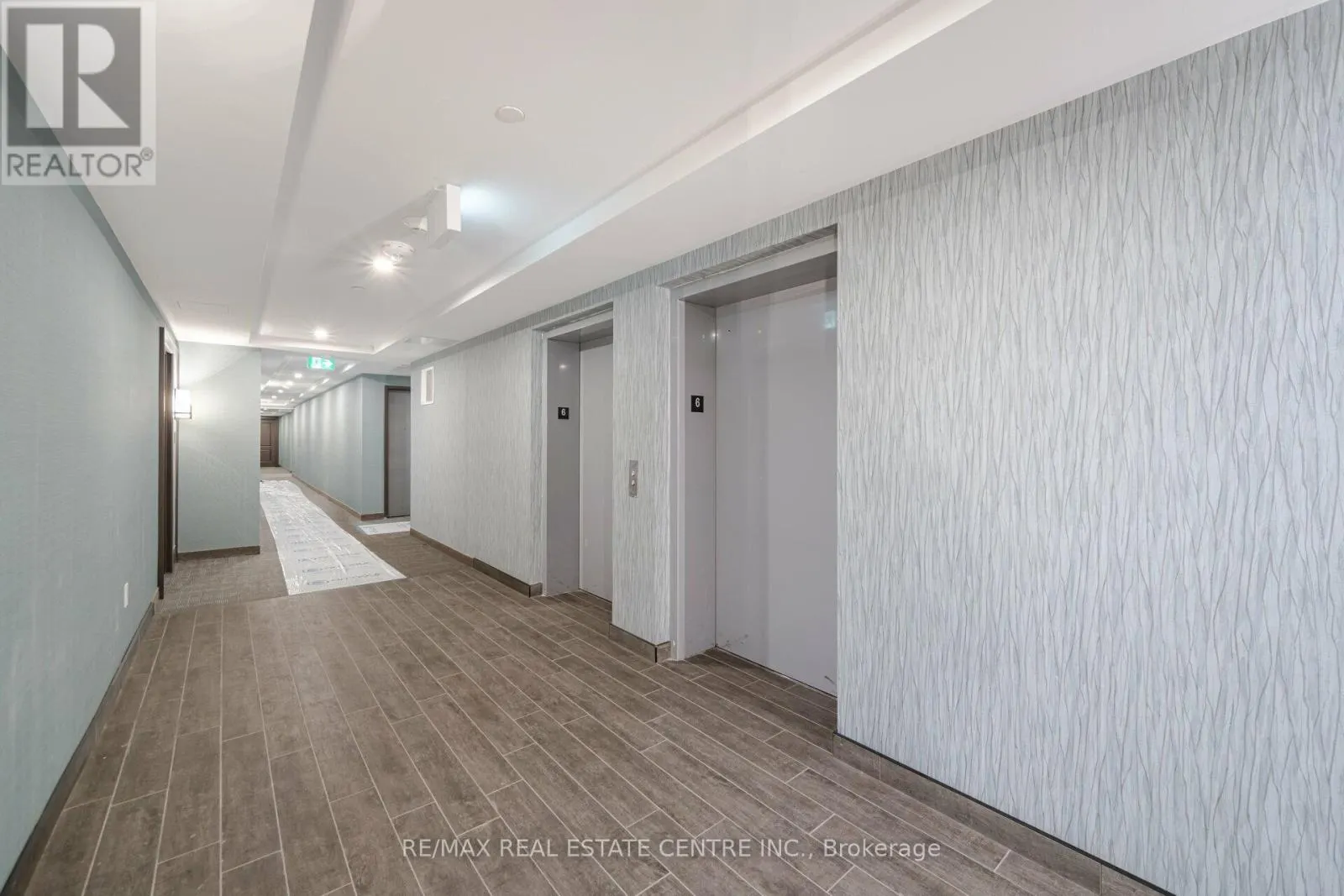 329 - 470 DUNDAS STREET E