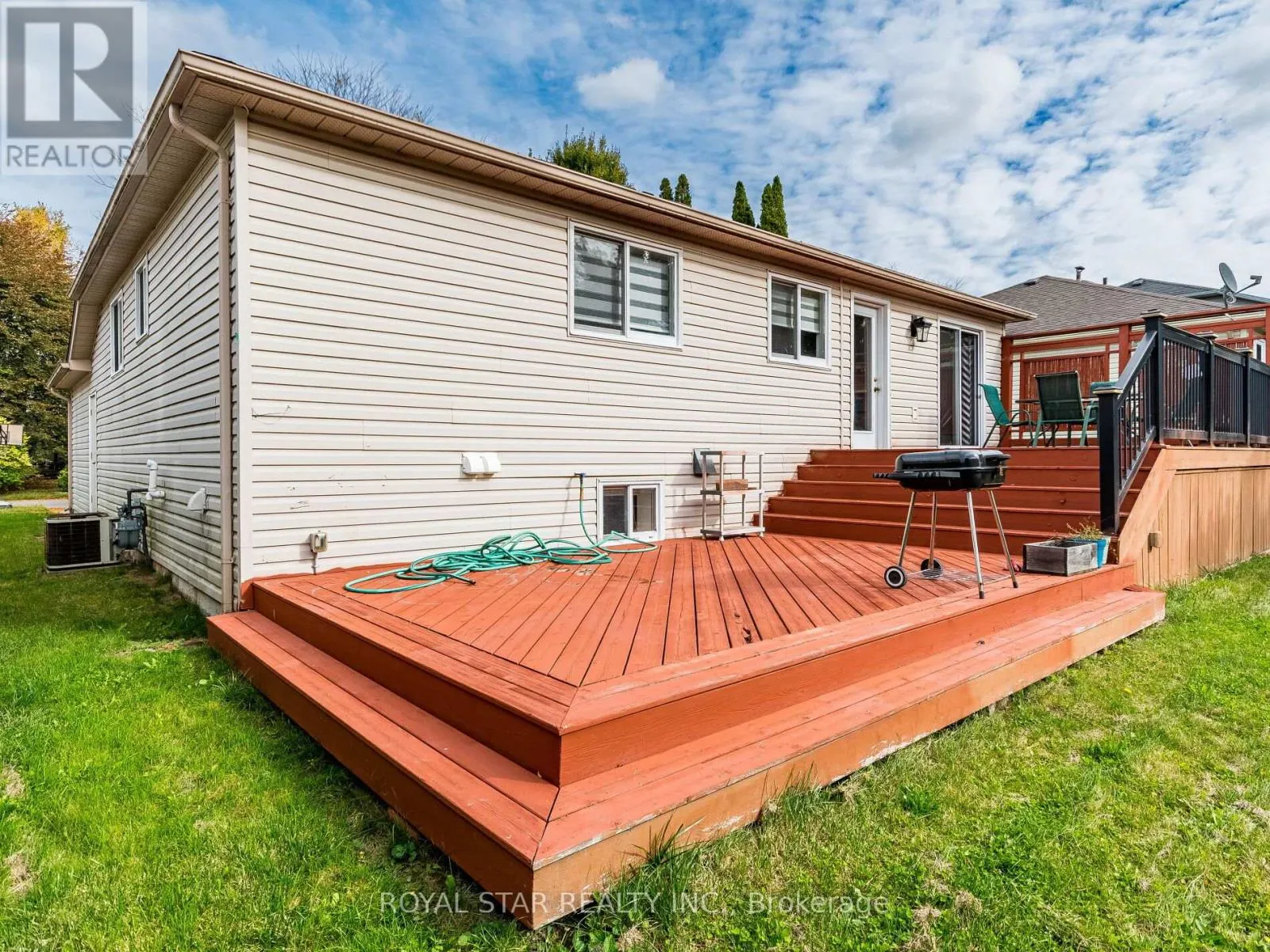 18 WOODSIDE SQUARE
