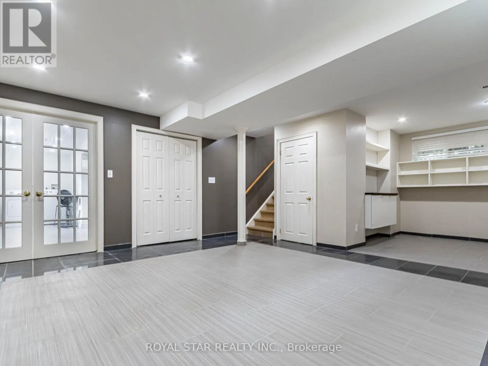 18 WOODSIDE SQUARE