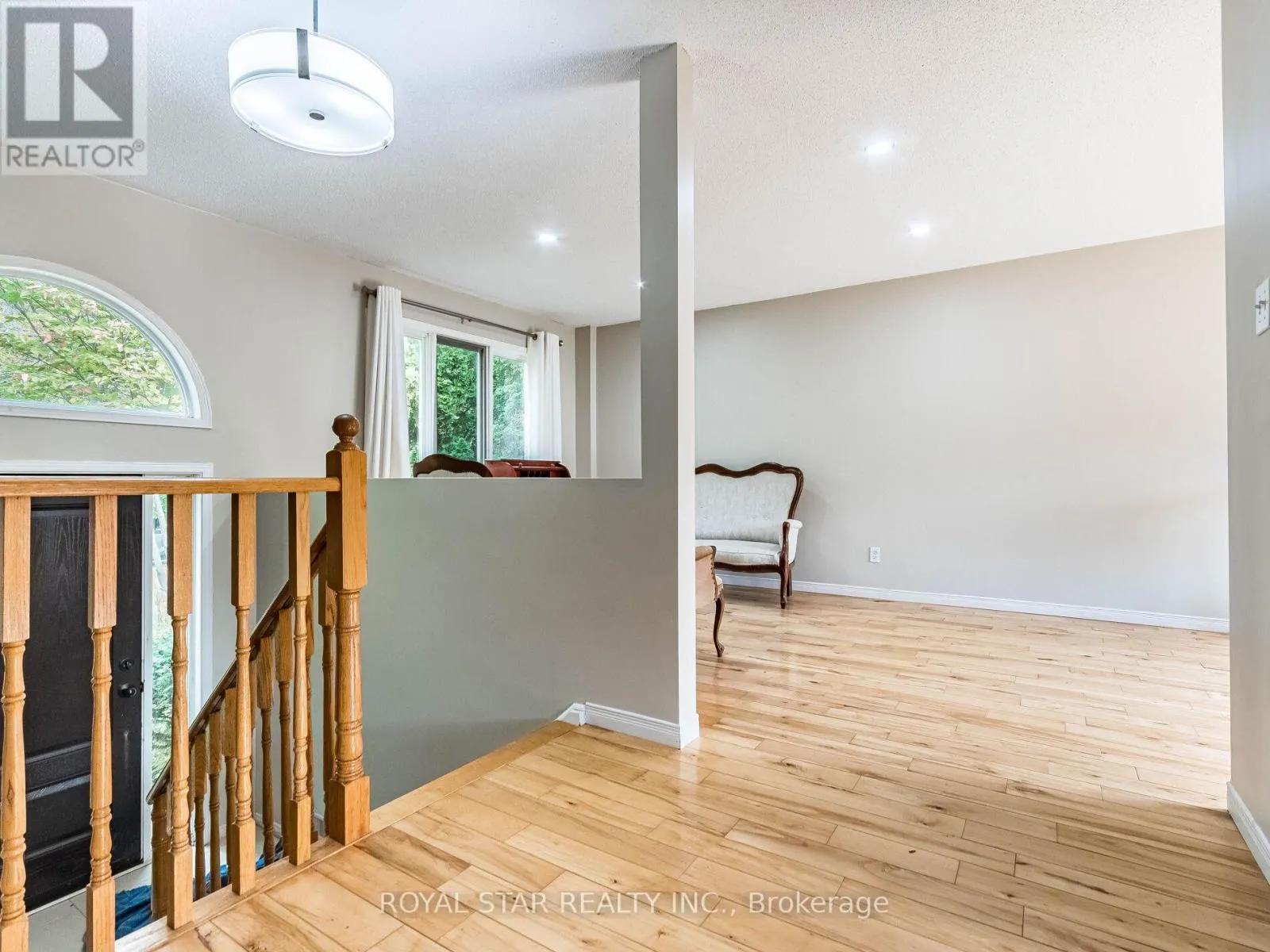 18 WOODSIDE SQUARE
