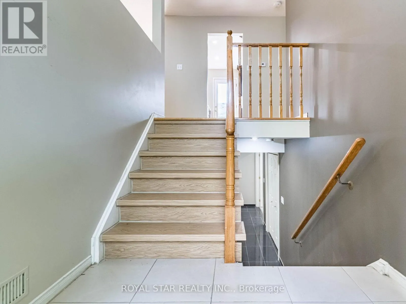 18 WOODSIDE SQUARE