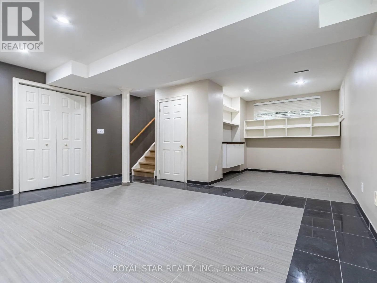 18 WOODSIDE SQUARE