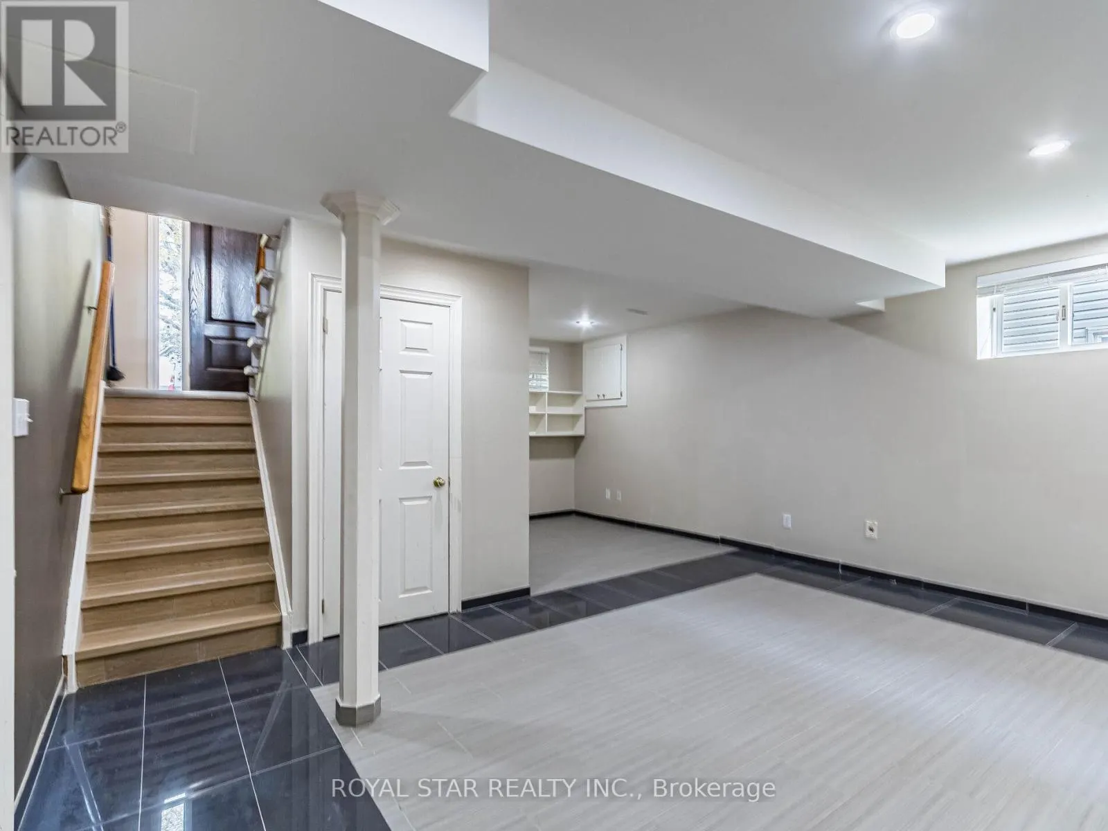 18 WOODSIDE SQUARE