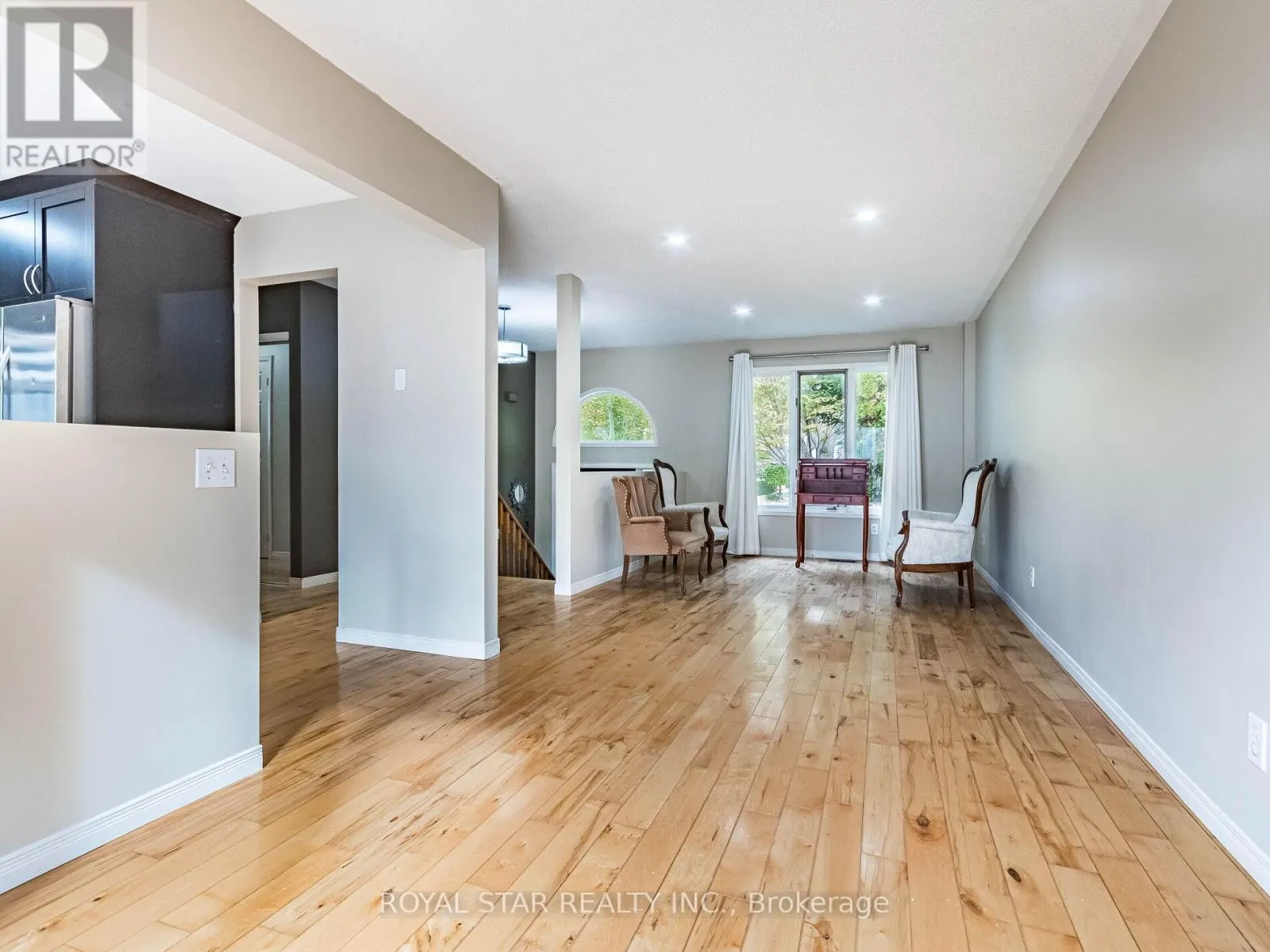 18 WOODSIDE SQUARE