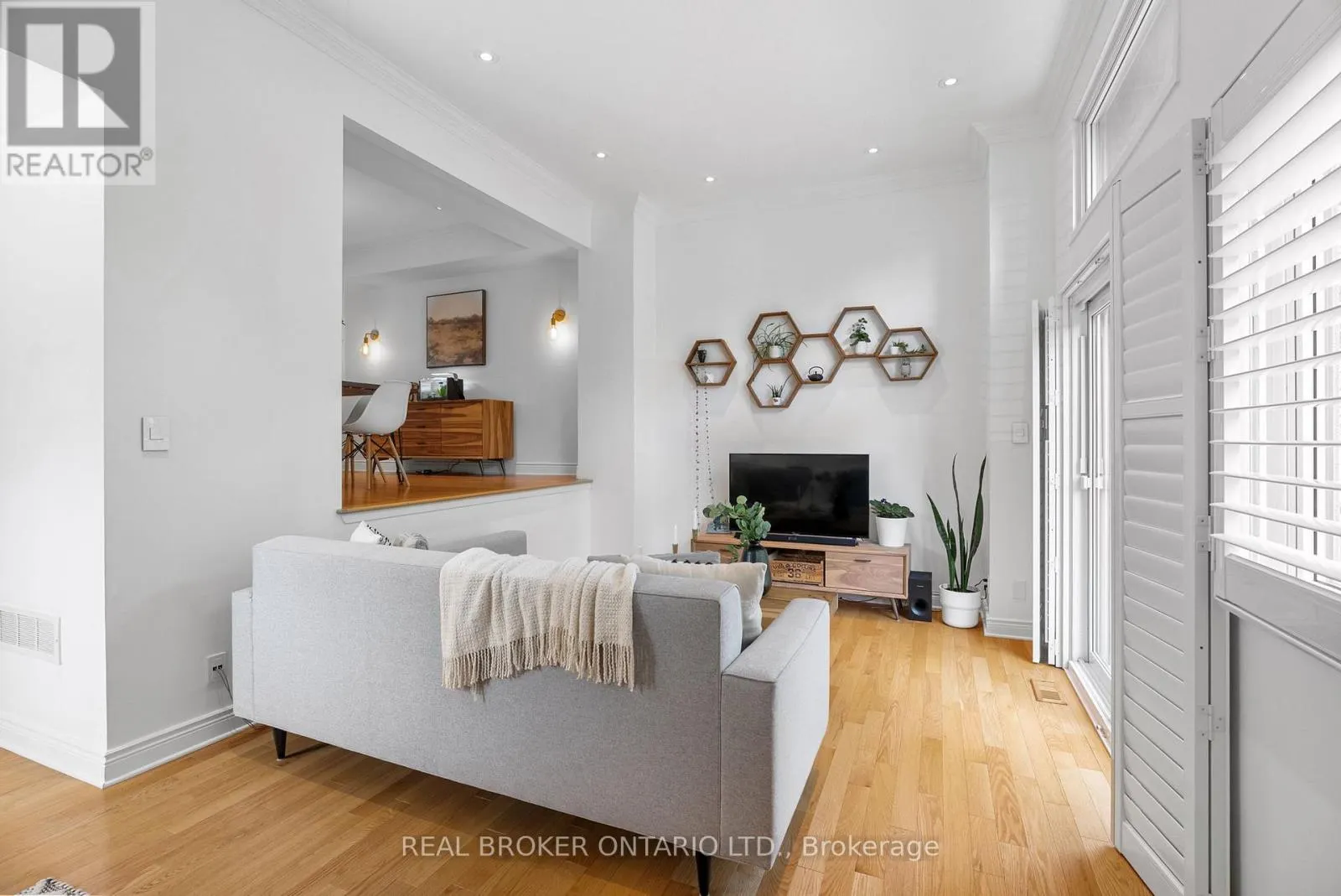 2 - 655 RICHMOND ROAD