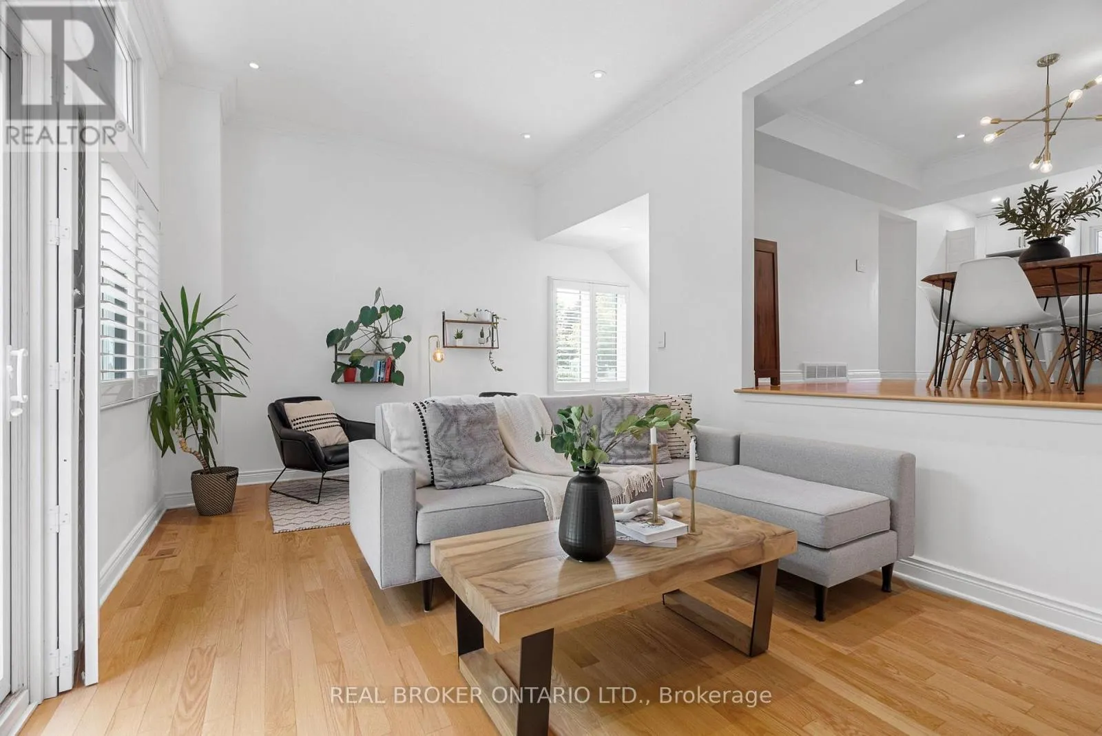 2 - 655 RICHMOND ROAD