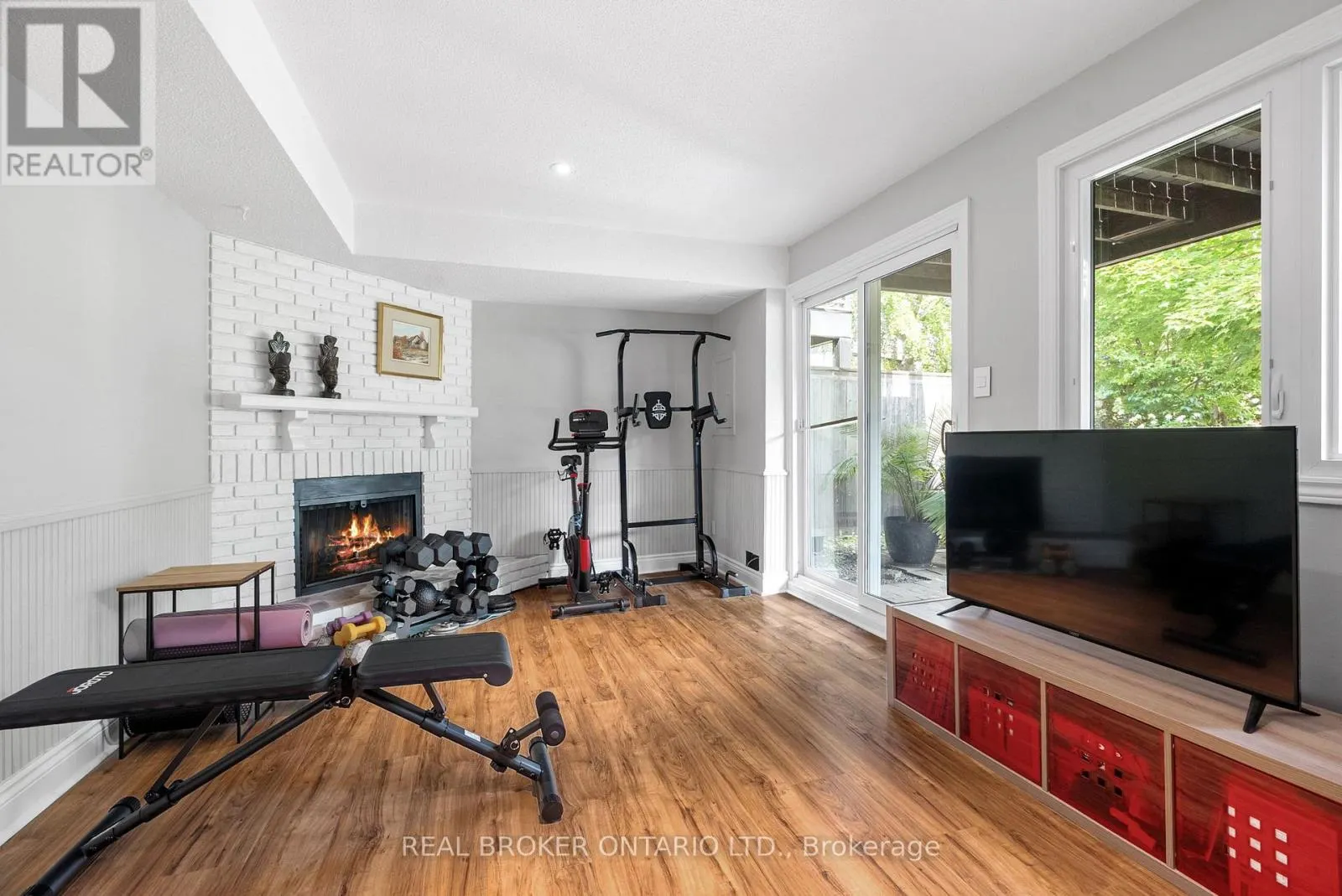 2 - 655 RICHMOND ROAD