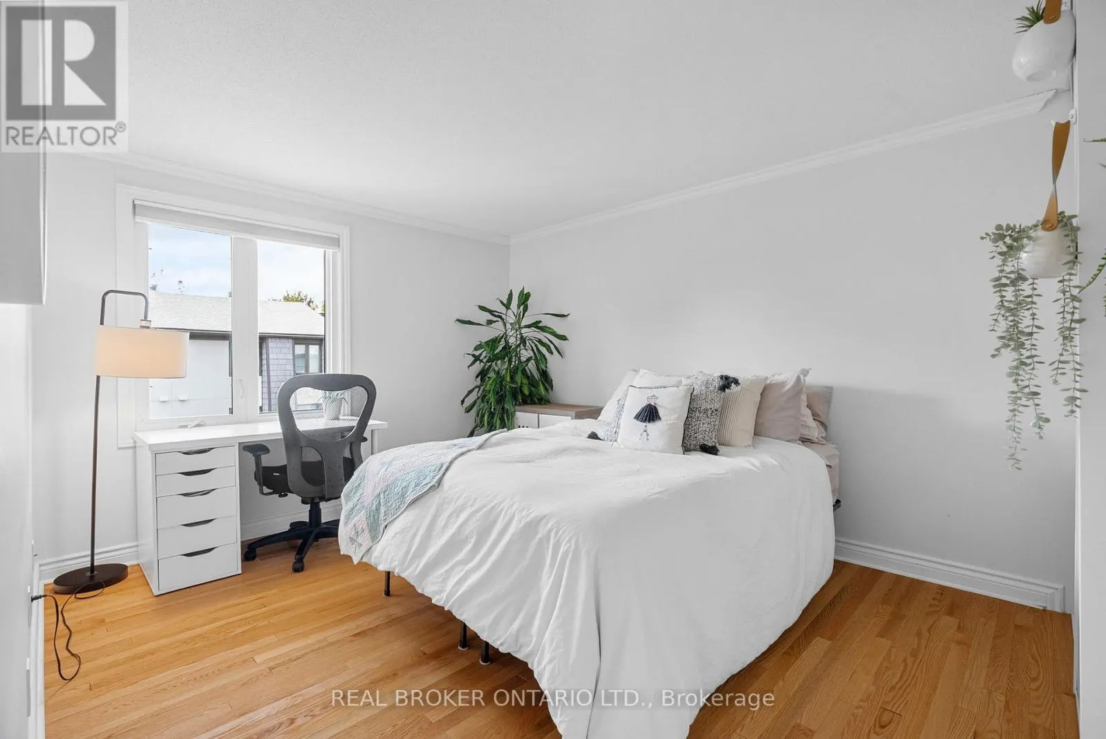 2 - 655 RICHMOND ROAD