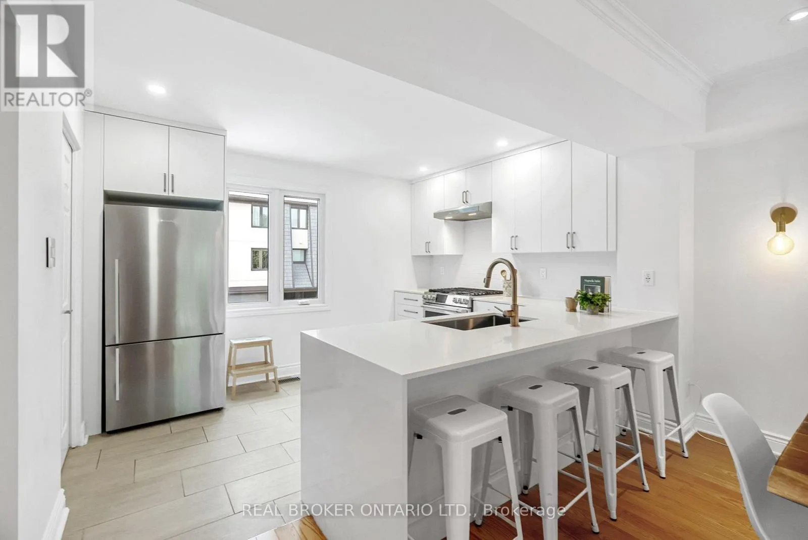 2 - 655 RICHMOND ROAD