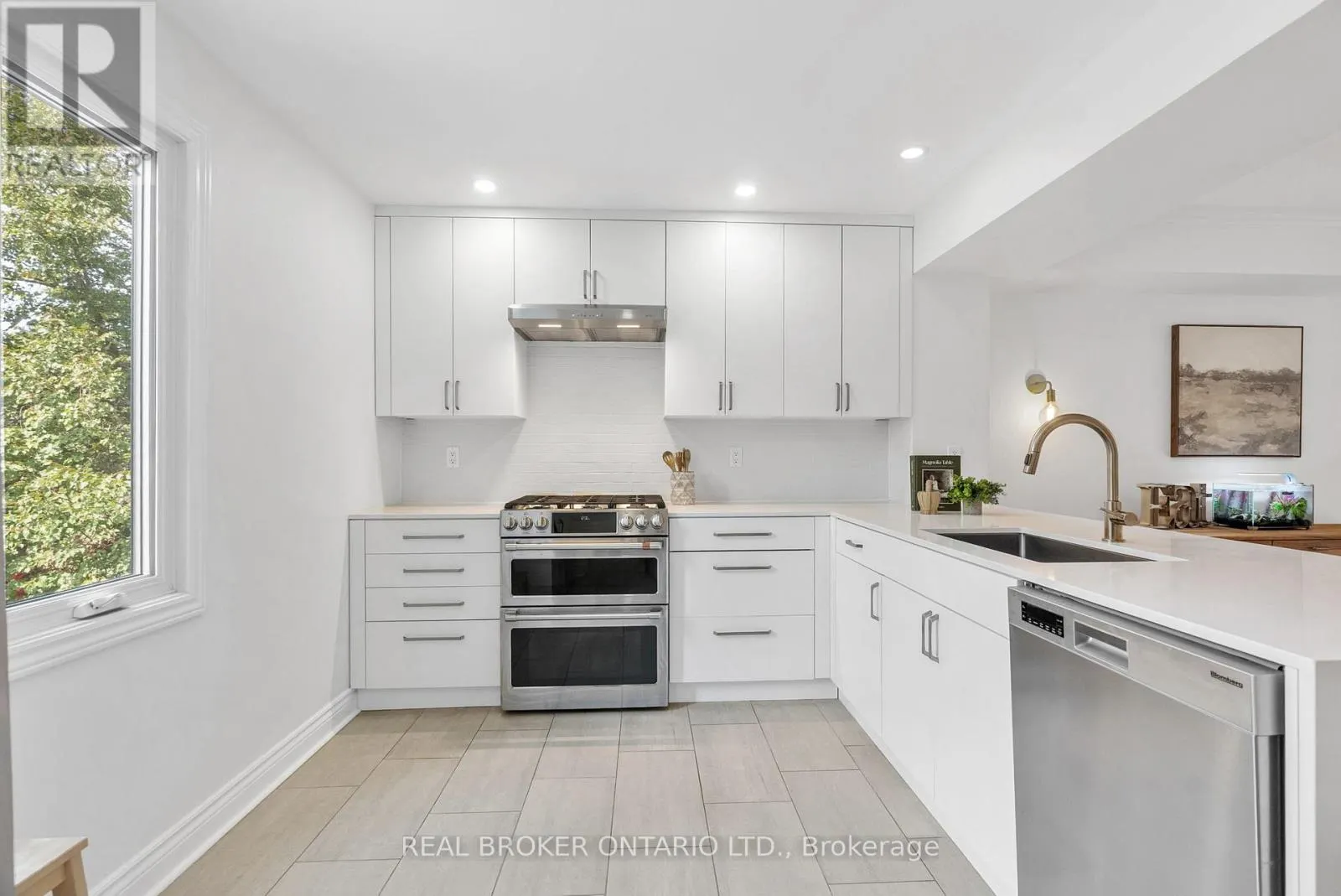 2 - 655 RICHMOND ROAD