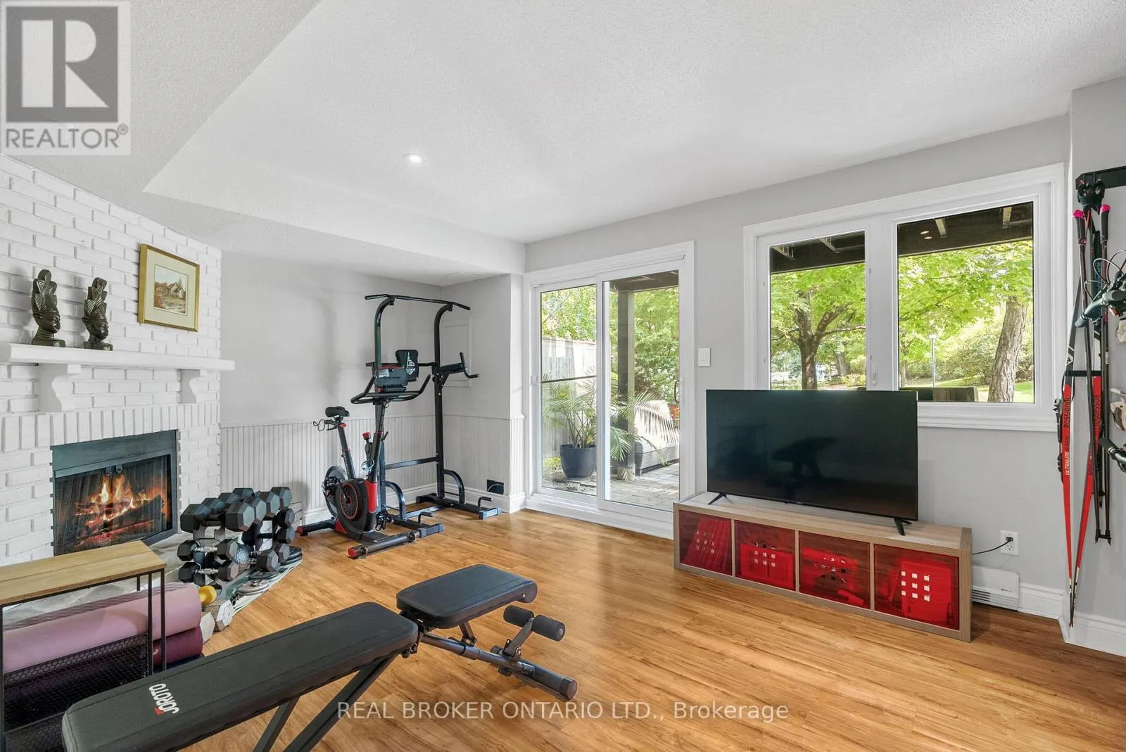 2 - 655 RICHMOND ROAD