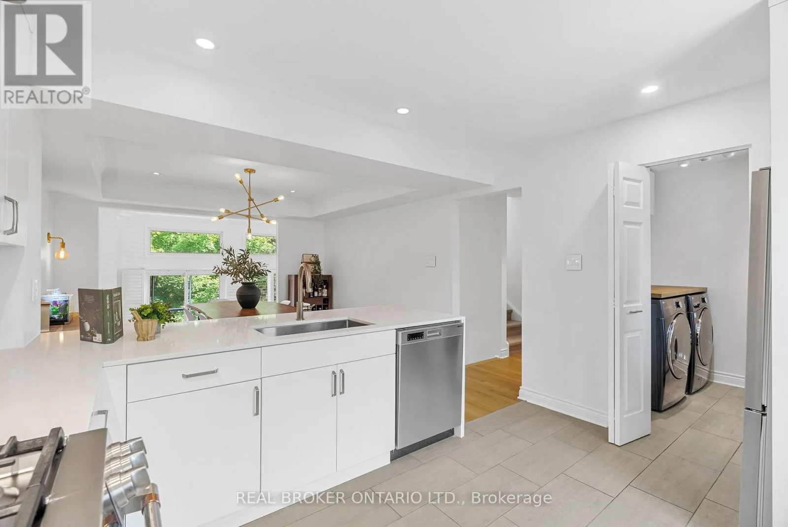 2 - 655 RICHMOND ROAD