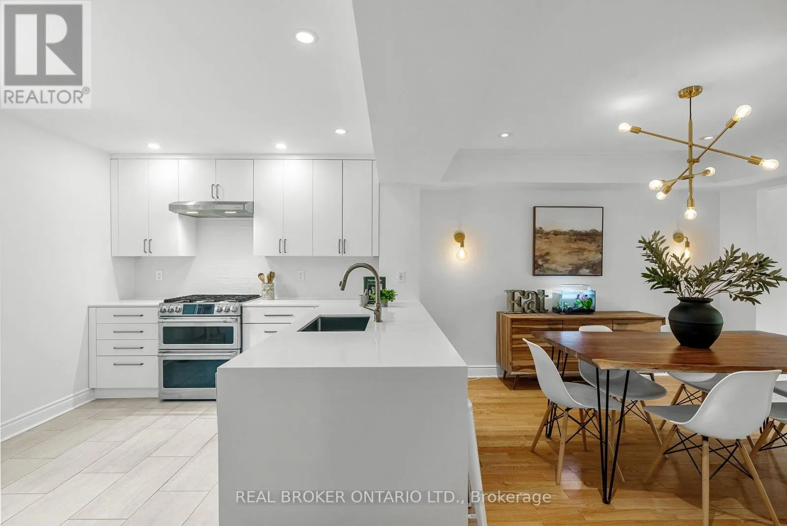 2 - 655 RICHMOND ROAD