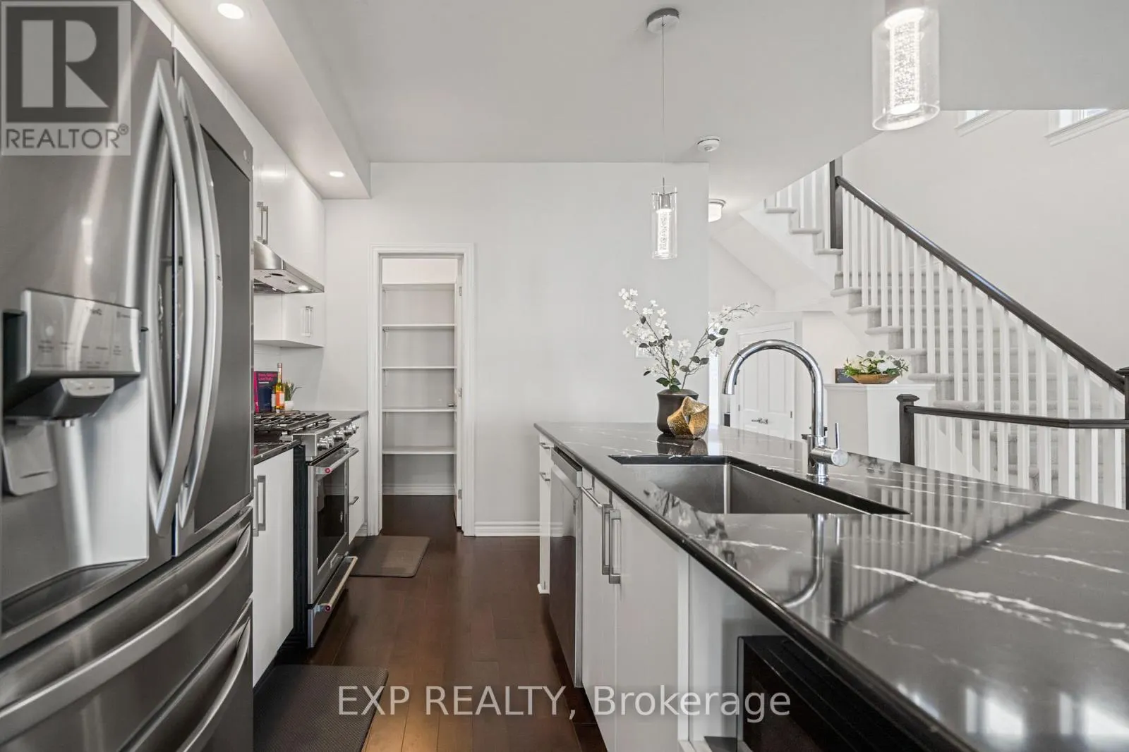 512 EDENWYLDE DRIVE E