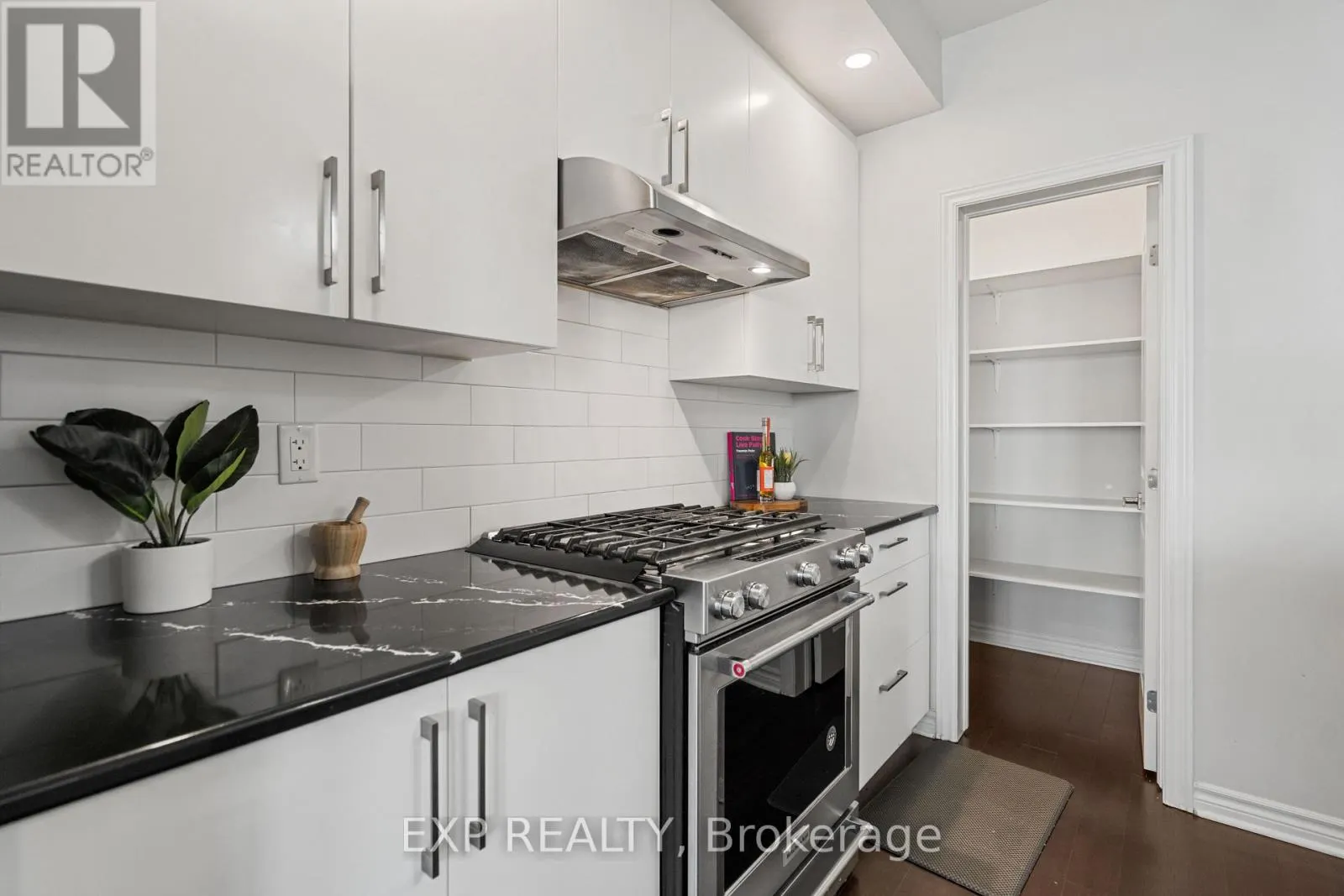 512 EDENWYLDE DRIVE E