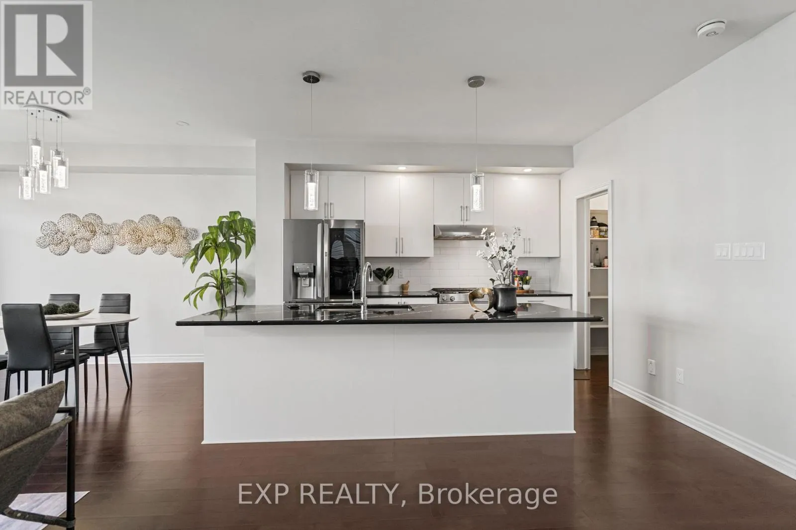 512 EDENWYLDE DRIVE E