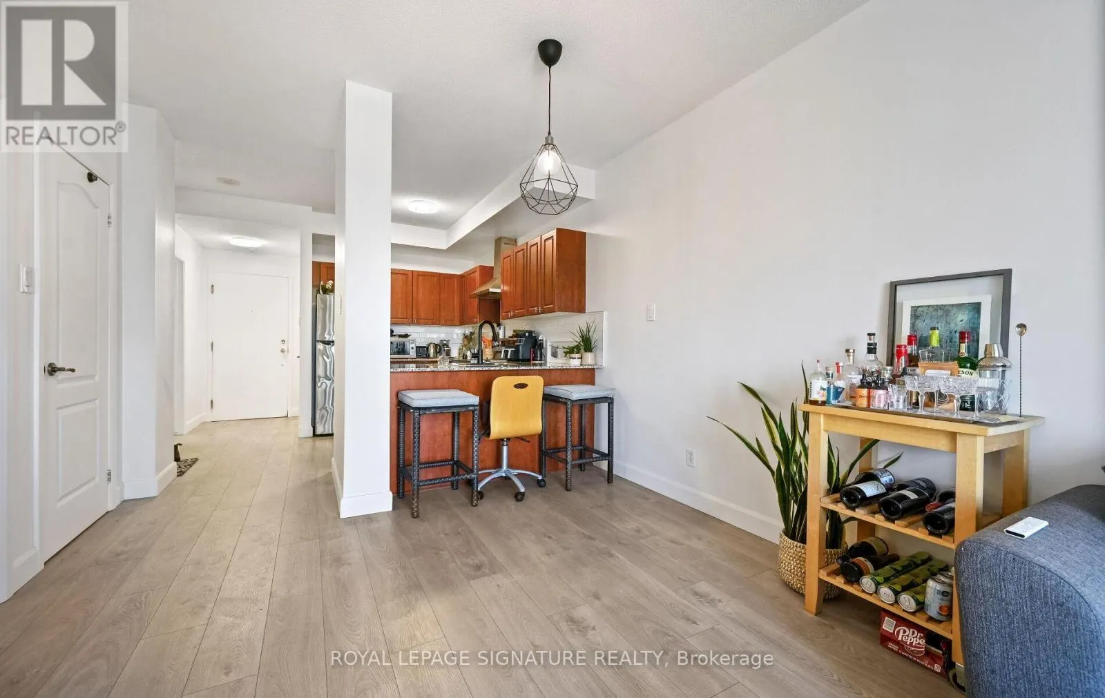 1105 - 135 JAMES STREET S