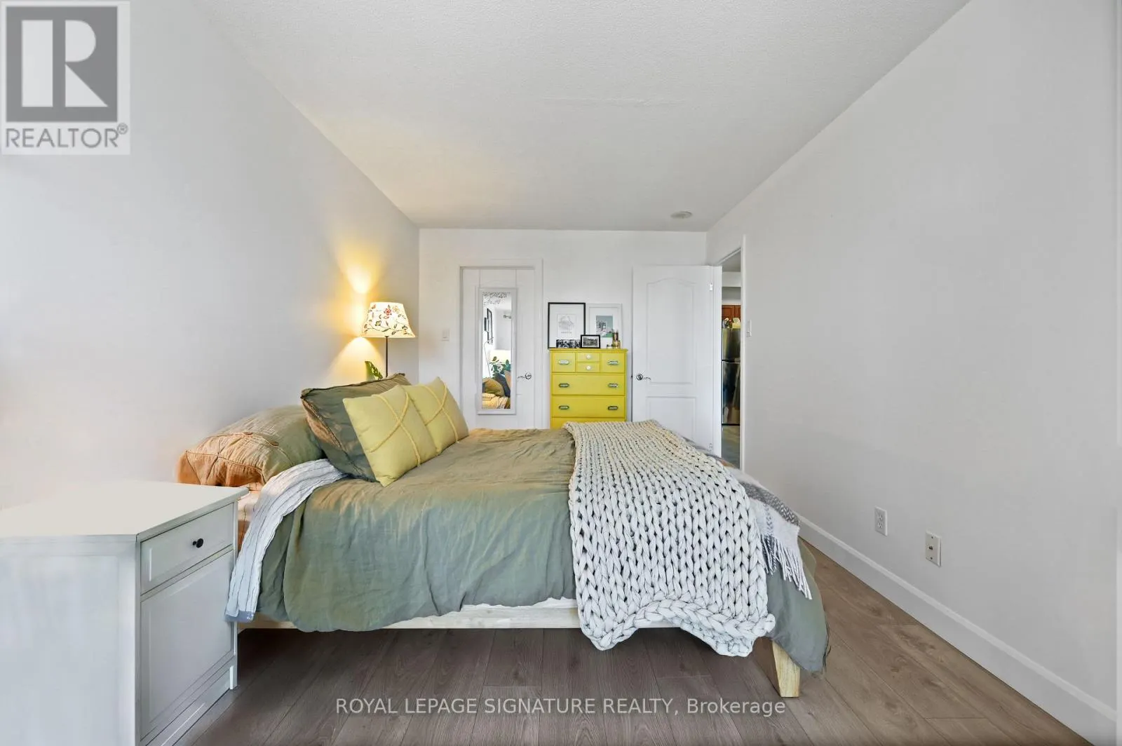 1105 - 135 JAMES STREET S